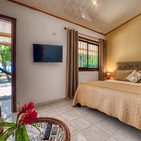 Yucca Beachfront Hotel Puerto Viejo de Talamanca Buitenkant foto
