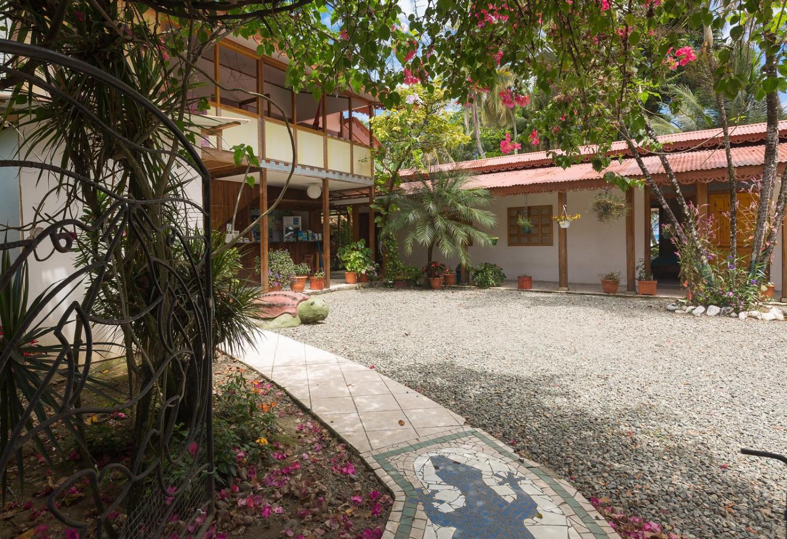 Yucca Beachfront Hotel Puerto Viejo de Talamanca Buitenkant foto