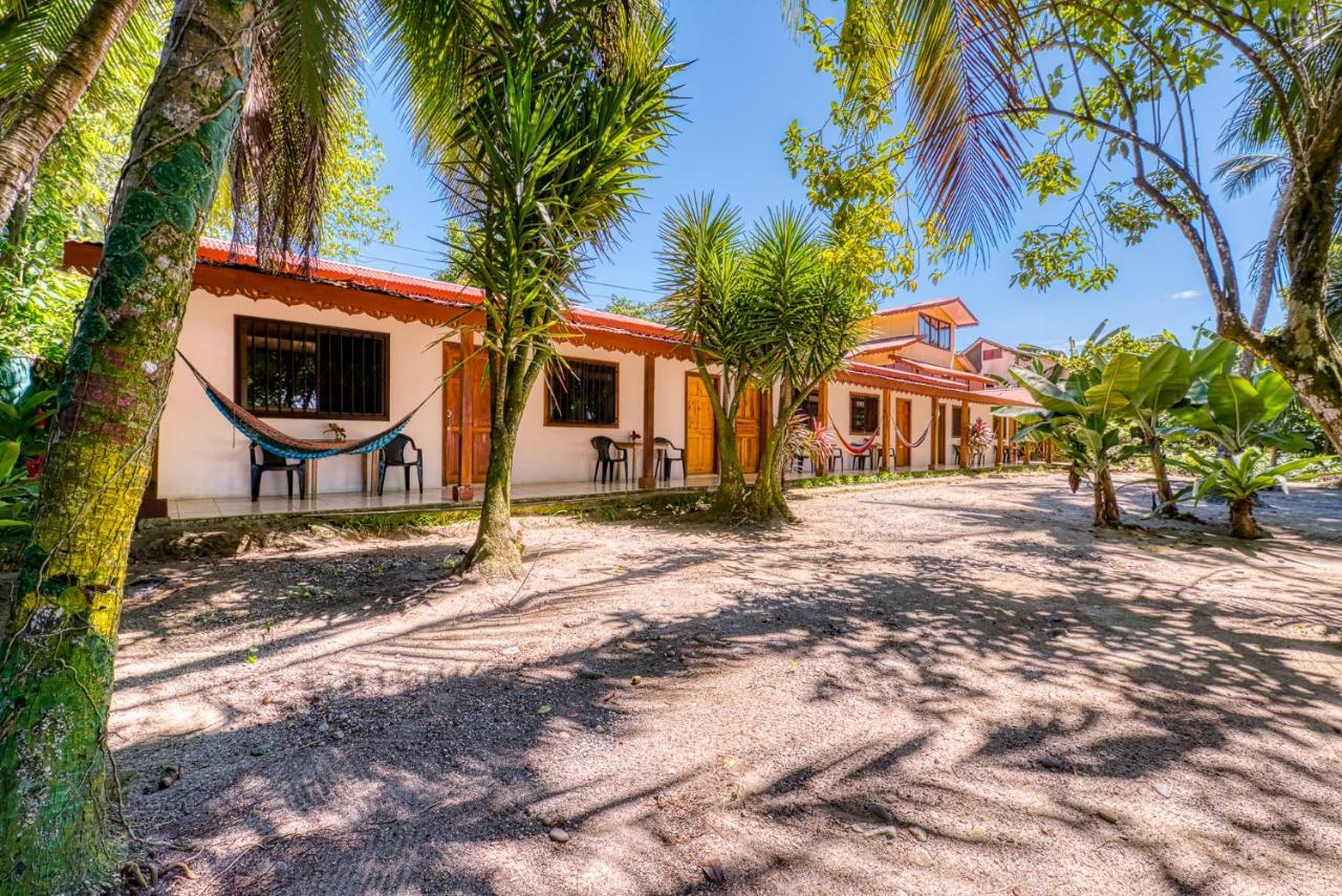 Yucca Beachfront Hotel Puerto Viejo de Talamanca Buitenkant foto